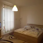 호스텔 오플레탈로바 프라하