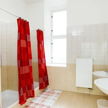 奥普莱塔洛瓦青年旅馆 旅馆