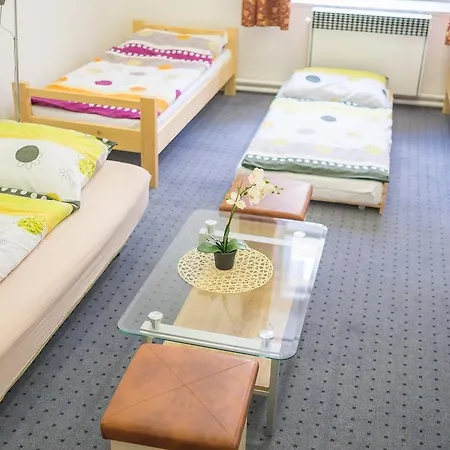 奥普莱塔洛瓦青年旅馆 旅馆